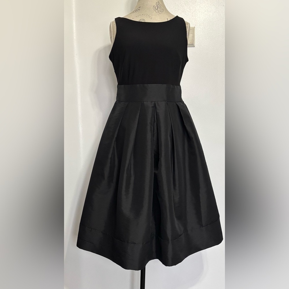 Evan Picone Black Sleeveless Scoop Neck Midi Dress